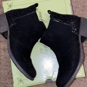 Black ankle booties in girls size 2